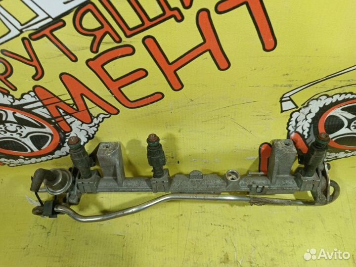 Топливная рампа с форсунками Ford Focus 1 I седан