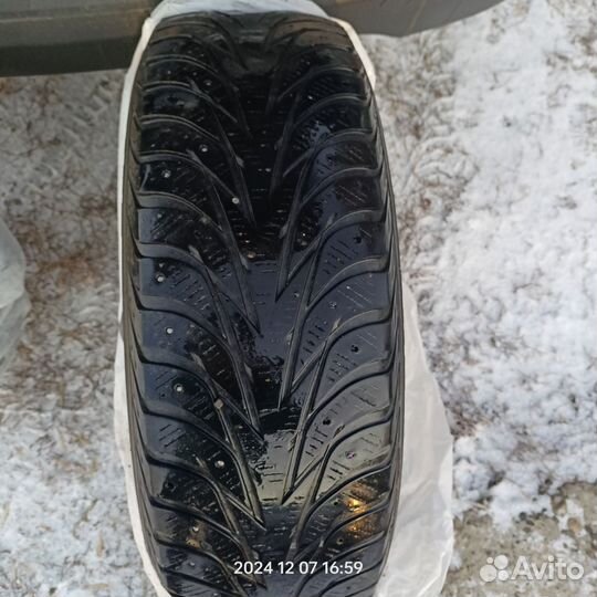 Yokohama IceGuard Stud IG65 225/60 R17