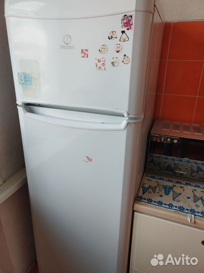 Холодильник indesit