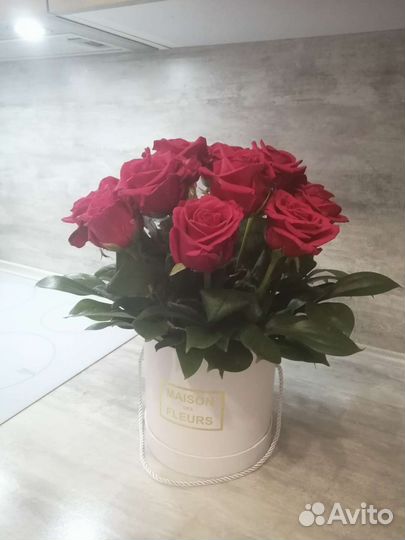 Композиция из роз в коробке