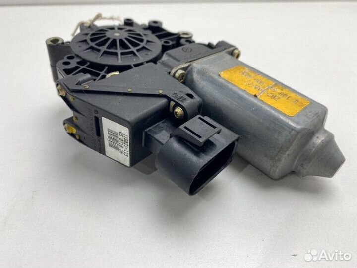 Мотор стеклоподъемника передний левый Audi A8 4D2