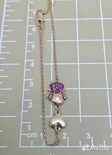 Золотой браслет, вставка фианиты, девочка, сердце, якорная цепочка, замок карабин, длина 17,5 см, ве