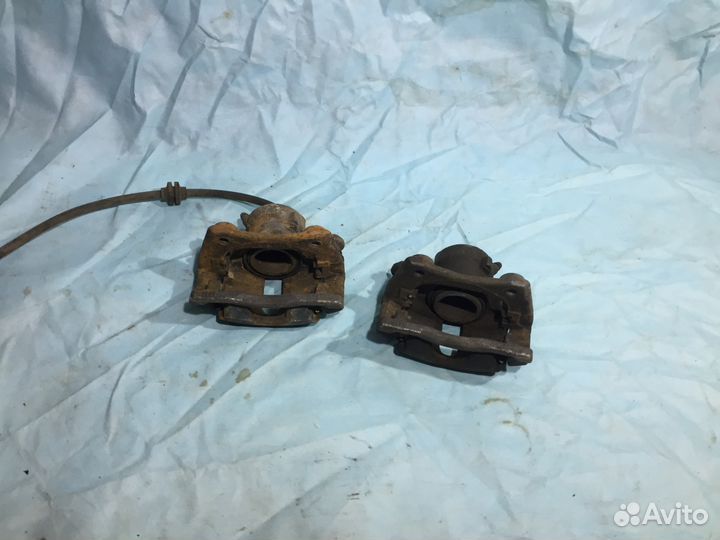 Суппорт передний правый Duster / Terrano 3