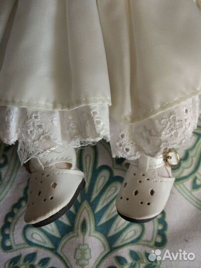 Фарфоровая кукла