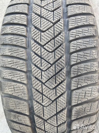 Pirelli Winter Sottozero 3 235/40 R19 20B