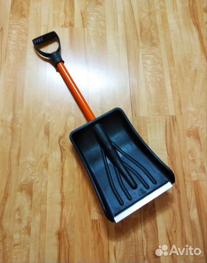 Лопата для снега автомобильная (новая)