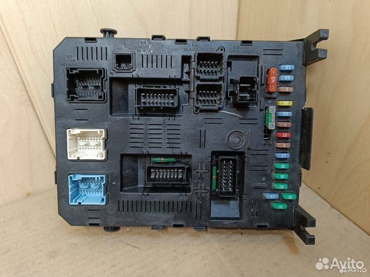 Блок предохранителей Citroen C4 281197298A