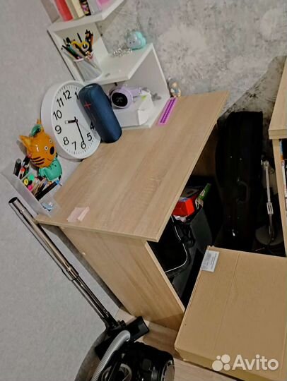 Полка настенная для книг