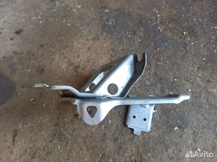 Honda Civic 4 d площадка аккумулятора