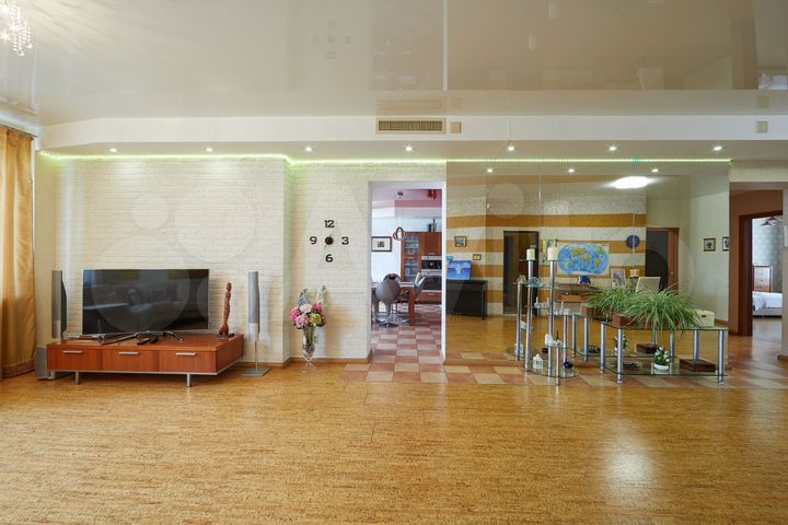 4-к. квартира, 200,9 м², 8/10 эт.