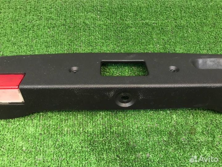 Обшивка крышки багажника Mercedes-Benz C-Class