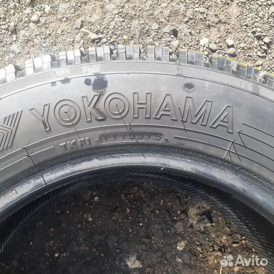 Yokohama Ice Guard Stud IG55 215/60 R16