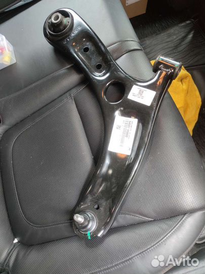 Рычаг передний правый всборе Solaris