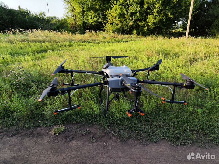 Обработка полей дронами DJI Agras T30
