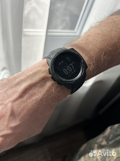 Умные часы Garmin Instinct graphite