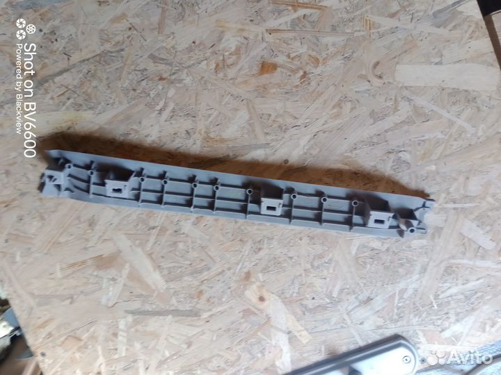 Обшивка двери багажника верхняя левая Toyota LC Pr