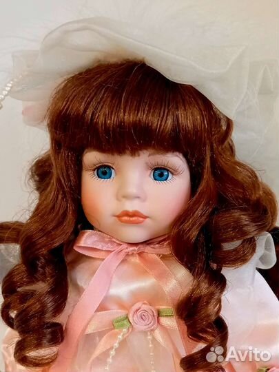 Коллекционная фарфоровая кукла Remeco