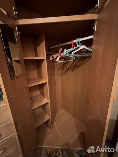 Угловой шкаф