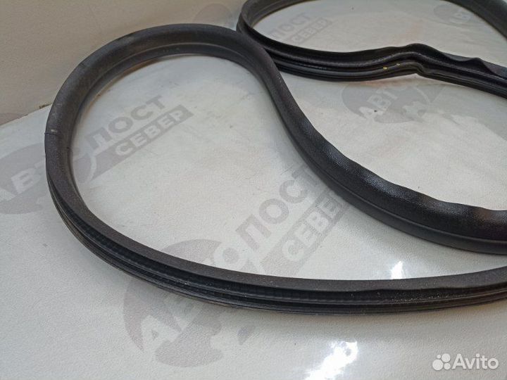 Уплотнитель проема задний правый Peugeot 308 4A