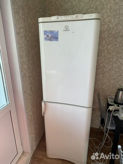 Холодильник indesit