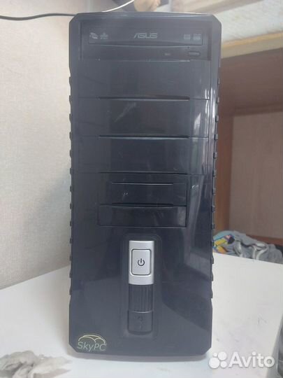 Игровой пк с монитором и клавиатурой