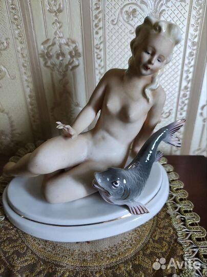 Обнажённая с рыбой фарфор Валендорф антиквариат