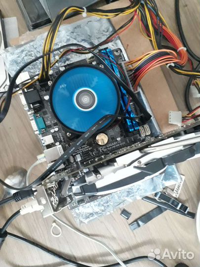 Материнская плата с процессором и памятью