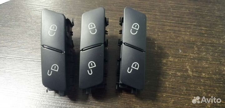 Кнопка центрального замка mercedes A2049058402