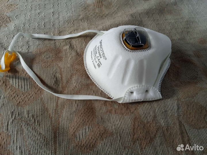 Полумаска фильтрующая с клапаном 