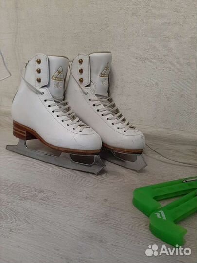 Фигурные коньки jackson