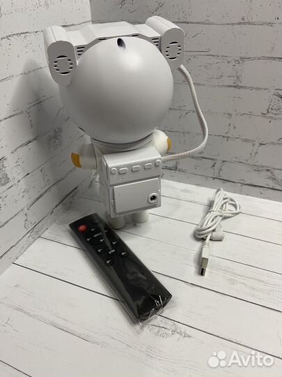 Ночник проектор звездного неба космонавт новый