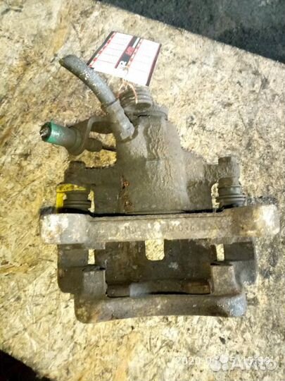 Суппорт задний правый Opel Vivaro A