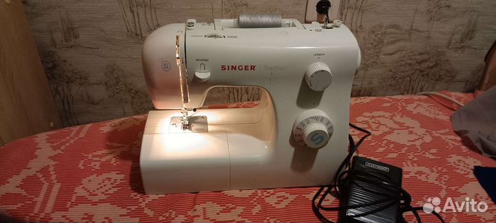 Машина швейная бытовая б/у