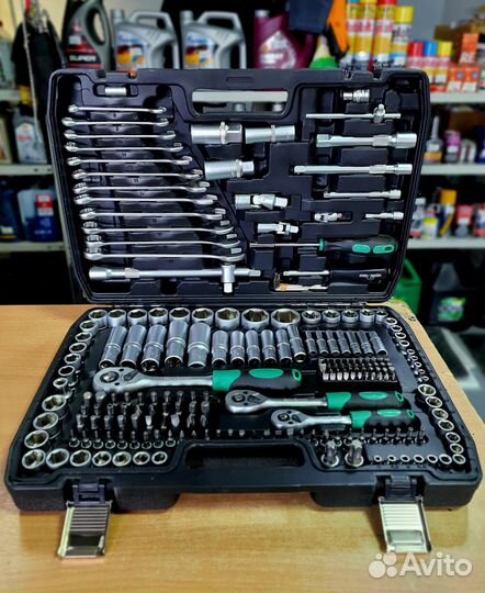 Наборы инструмента в чемодане