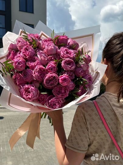 Букет дняпионовидная кустовая роза.Доставка