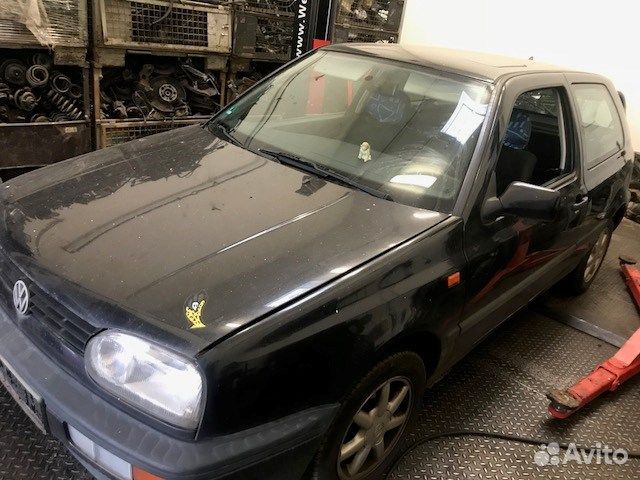 Разбор на запчасти Volkswagen Golf 3