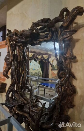 Зеркало с деревянной рамой