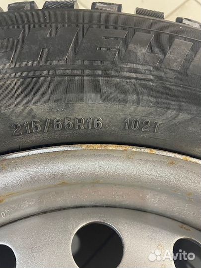 Michelin X-Ice North 3 215/65 R16