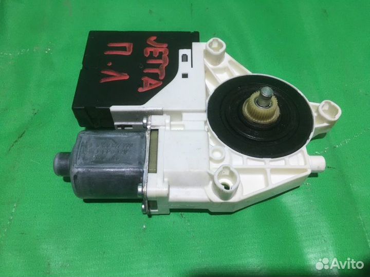 Моторчик стеклоподъемника передний левый