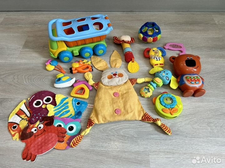 Развивающие игрушки для малышей пакетом