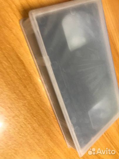 Видеокассеты VHS в пластиковых боксах, коробках