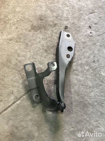 Петля капота левая Volvo S40