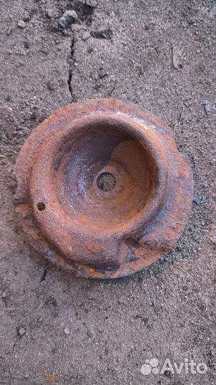 Верхняя чашка под пружину Audi 80