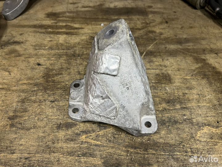 Лапа кронштейн двигателя правый N47 B47 BMW F10