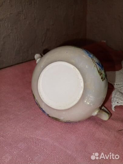 Сахарница и маленькая кофейная чашечка