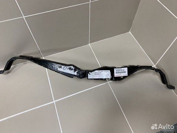 Усилитель бампера передний Toyota Rav4