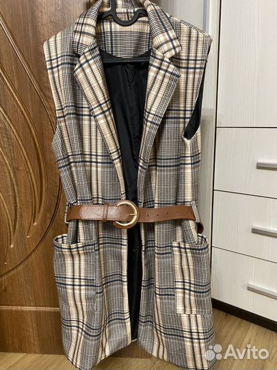 Жилетка женская удлиненная с ремнём (новая)