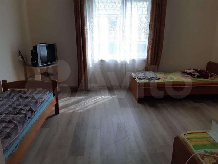 Комната 15 м² в 5-к., 1/2 эт.