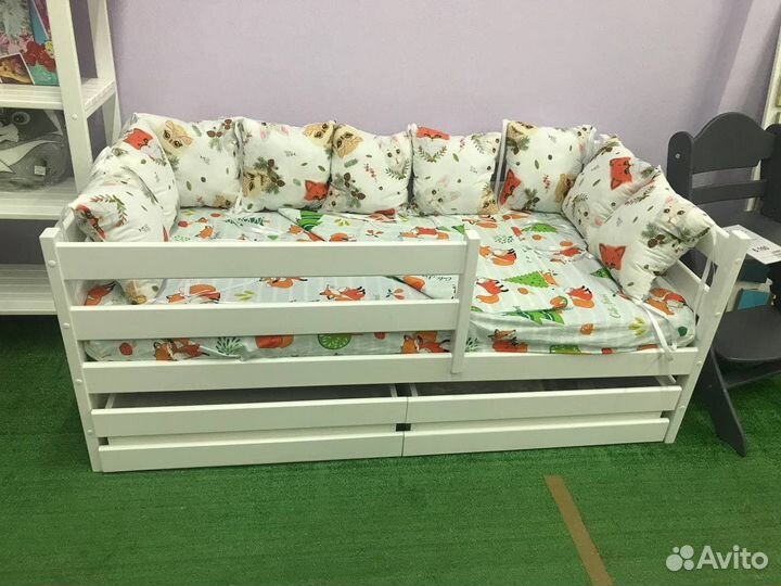 Детская кровать с ящиками из массива