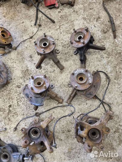 Поворотный кулаки nissan almera N16